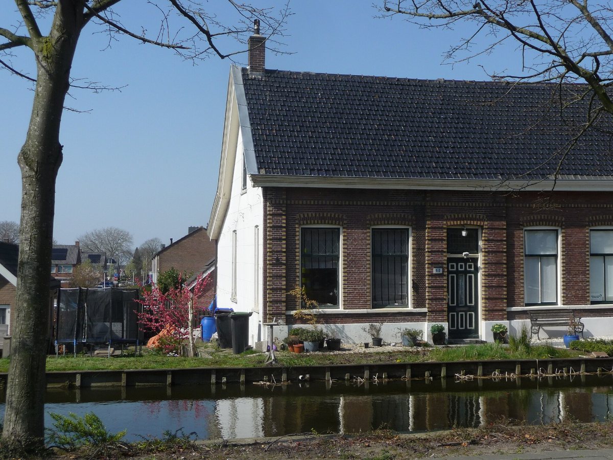 De Grote Kerk en het kasteel van Bleiswijk weerspiegeld in het water